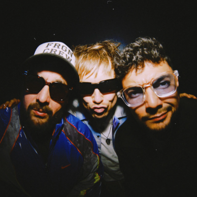 A cause de moi tous les mecs se sentent mal dans leur peau, toutes les filles que je croise explosent leurs libodos