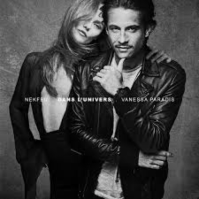 Dans l'Univers, y a des milliards de vies, sur Terre sept milliards d'êtres humains, peut-être trois milliards de filles mais c'est toi qu'j'veux