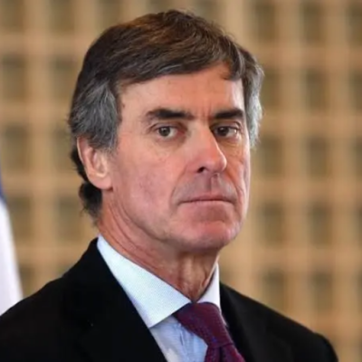 Je n'ai pas, monsieur le député je n'ai jamais eu, de compte à l'étranger, ni maintenant, ni avant